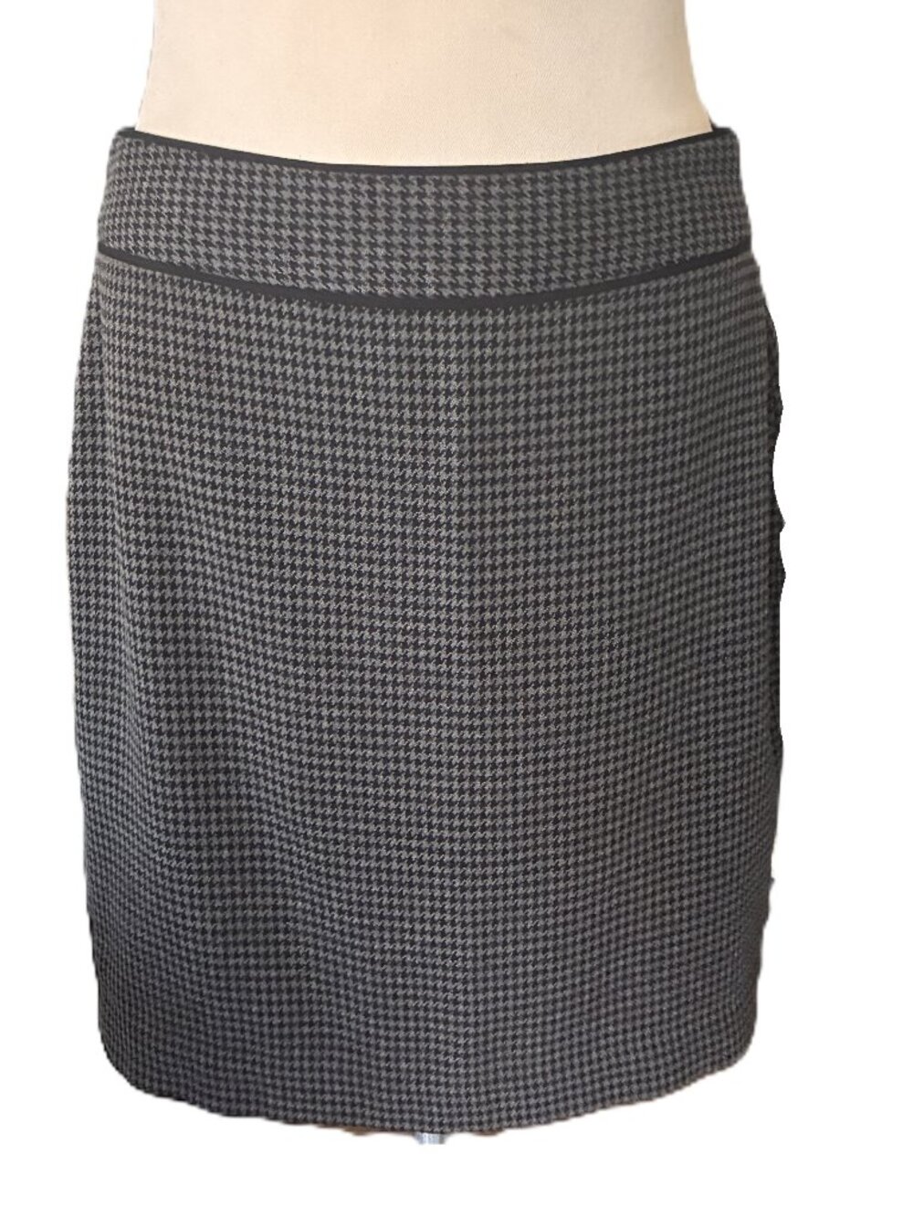 BANANA REPUBLIC Gray/Black Houndstooth Skirt sz 6